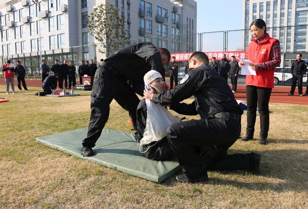 太仓市公安干警开展应急救护演练比赛(修改).jpg
