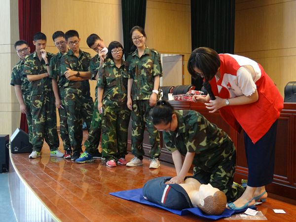 太仓高级中学开展新生急救培训2.jpg