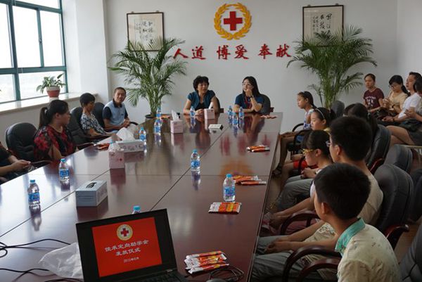 捐资助学暖江城 春风化雨润英才.jpg