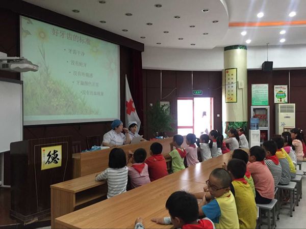 健康口腔伴成长 幸福家庭展笑颜.jpg