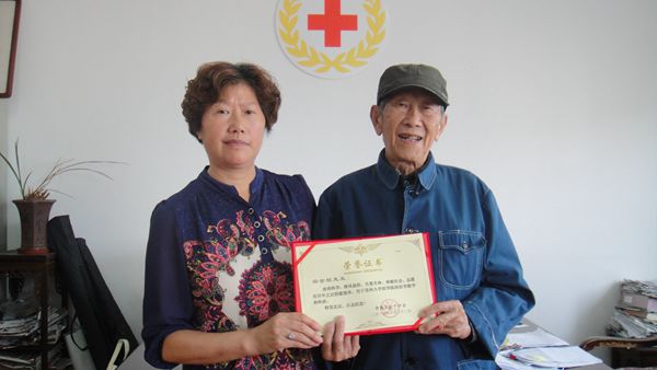 常熟市九旬老兵喜获志愿捐遗荣誉证书.jpg