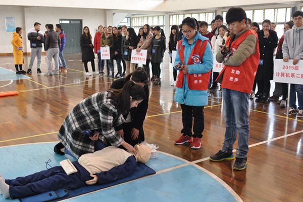 苏州信息职业技术学院开展应急救护技能比赛.jpg
