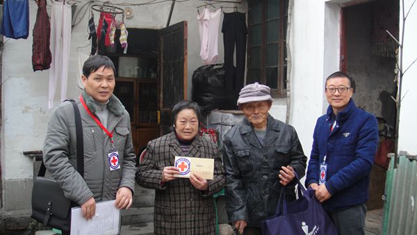 常熟市红十字会迎新年慰问捐遗志愿者.jpg