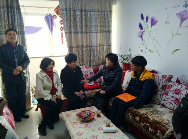 高新区红十字会开展2016年新春走访活动.jpg