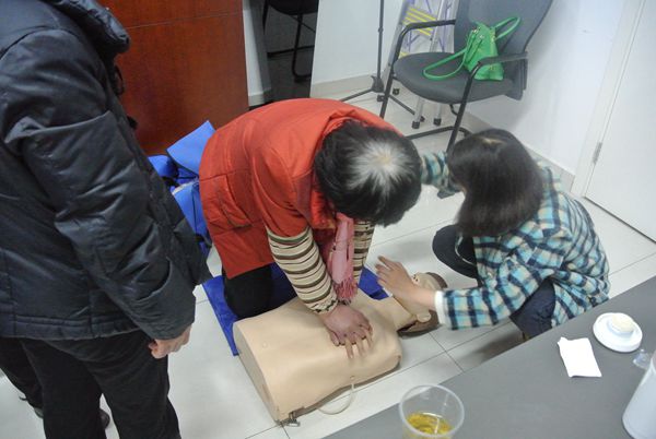 太仓红会将应急救护纳入家政培训必修课.jpg