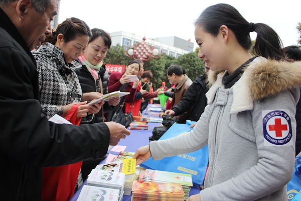 传播雷锋精神 弘扬志愿风尚.jpg