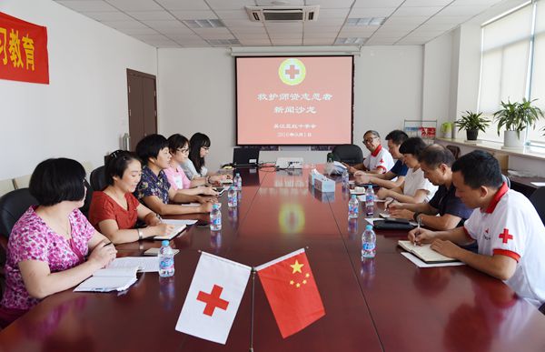 报社沙龙来宣传 救护师资显风采.jpg