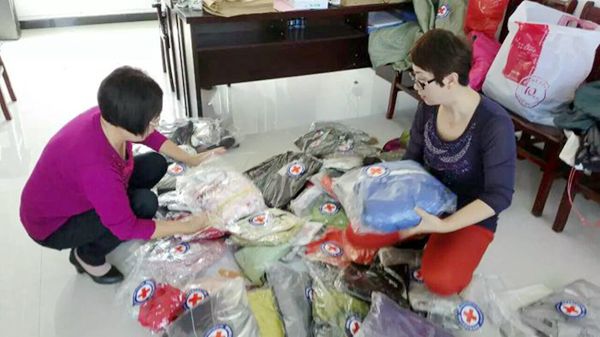 红会金秋送温暖 爱心物资进山区.jpg