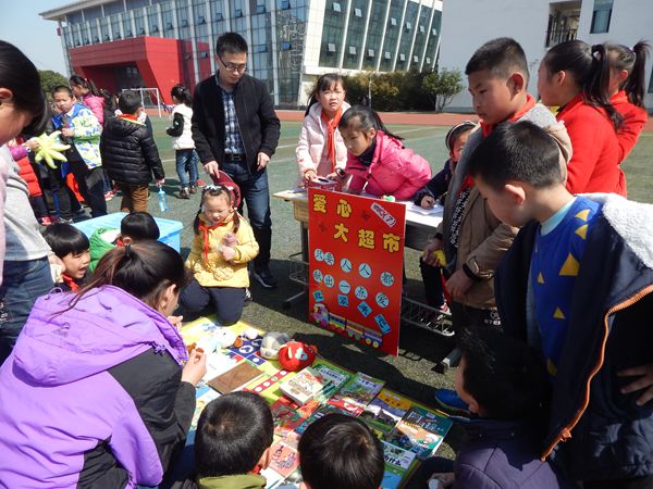 汾小义卖活动 003_副本.jpg