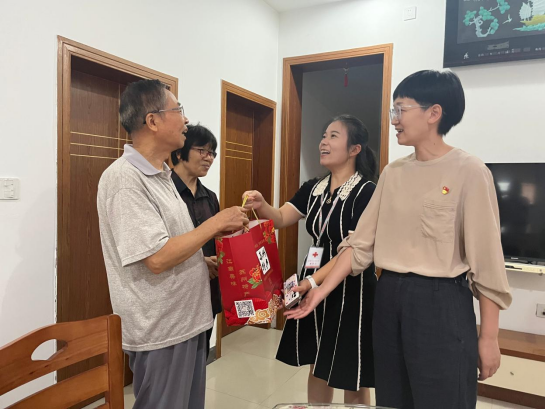 爱在一起 情系团圆日299.png