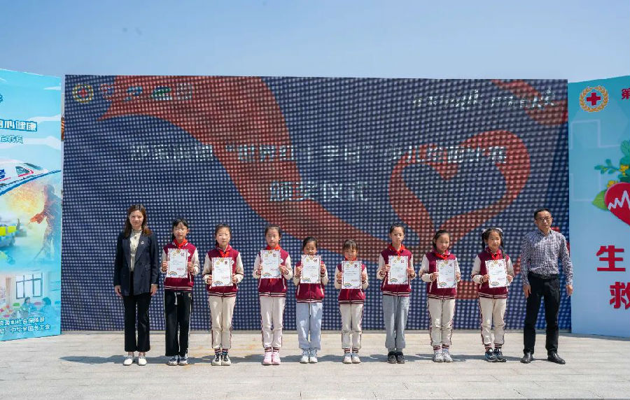 红十字绘画比赛颁奖.jpg